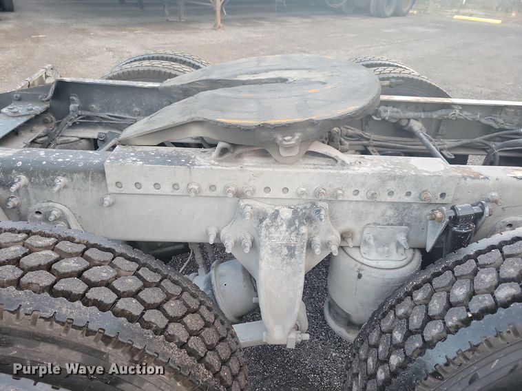 image for item MO9674 2015 Freightliner Cascadia 113  semi truck