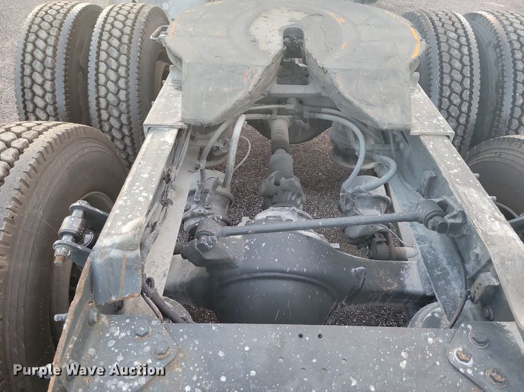 image for item MO9674 2015 Freightliner Cascadia 113  semi truck