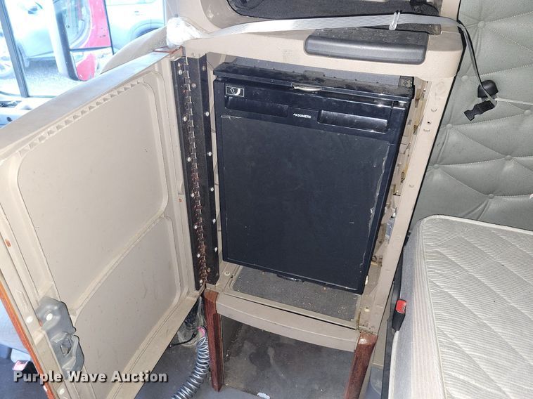 image for item MO9674 2015 Freightliner Cascadia 113  semi truck