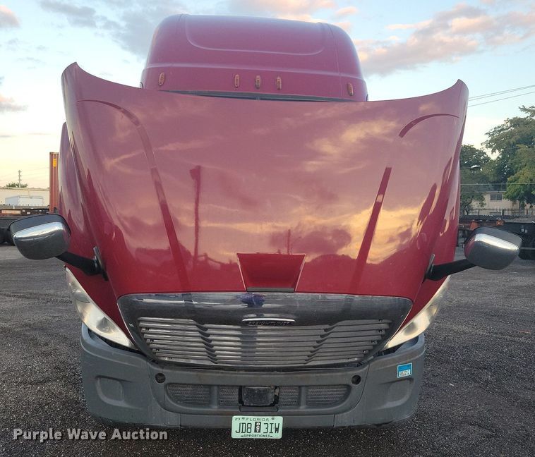 image for item MO9674 2015 Freightliner Cascadia 113  semi truck