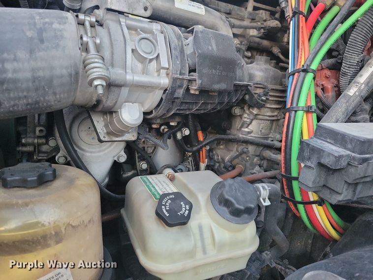 image for item MO9674 2015 Freightliner Cascadia 113  semi truck