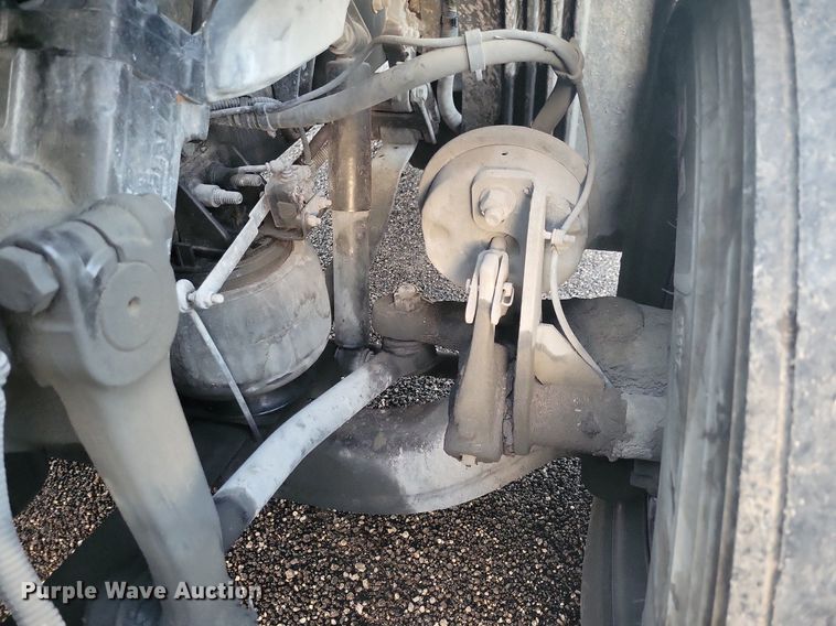 image for item MO9674 2015 Freightliner Cascadia 113  semi truck