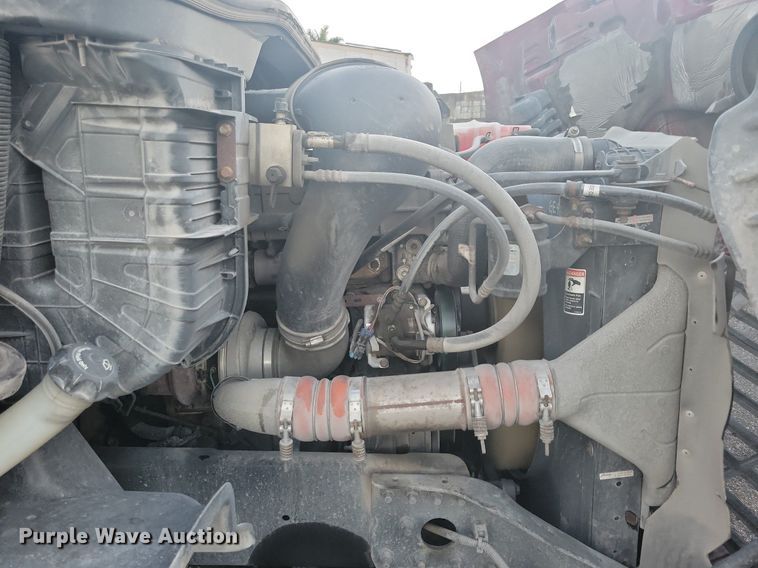 image for item MO9674 2015 Freightliner Cascadia 113  semi truck