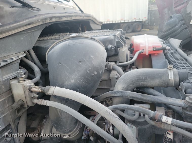 image for item MO9674 2015 Freightliner Cascadia 113  semi truck