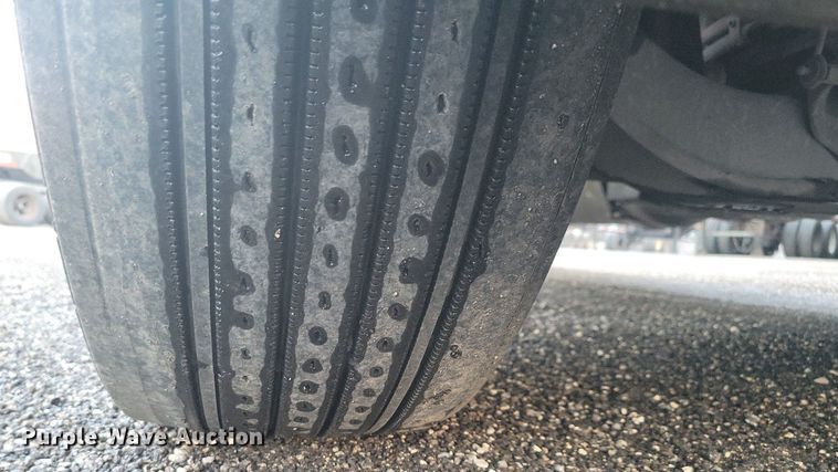 image for item MO9674 2015 Freightliner Cascadia 113  semi truck