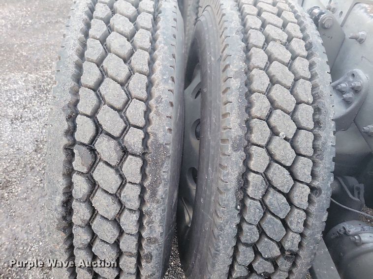 image for item MO9674 2015 Freightliner Cascadia 113  semi truck