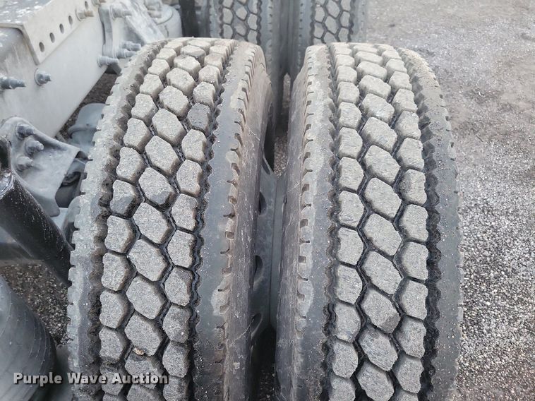 image for item MO9674 2015 Freightliner Cascadia 113  semi truck