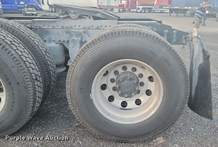 image for item MO9674 2015 Freightliner Cascadia 113  semi truck