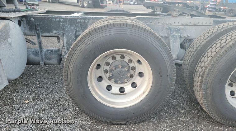 image for item MO9674 2015 Freightliner Cascadia 113  semi truck