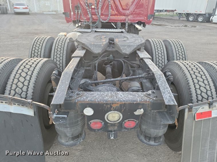 image for item MO9675 2015 Freightliner Cascadia 113  semi truck