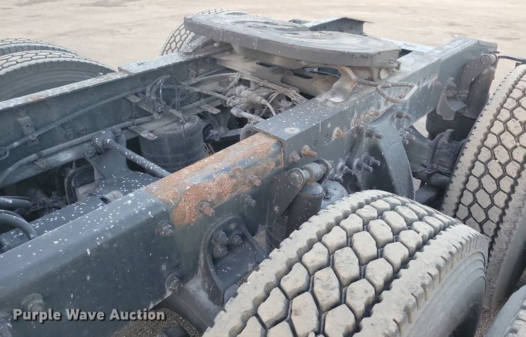 image for item MO9675 2015 Freightliner Cascadia 113  semi truck