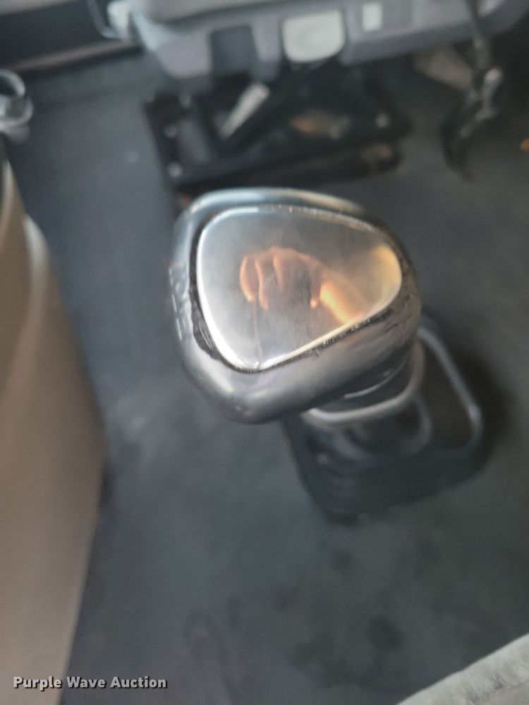 image for item MO9675 2015 Freightliner Cascadia 113  semi truck