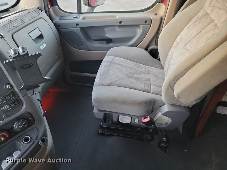 image for item MO9675 2015 Freightliner Cascadia 113  semi truck