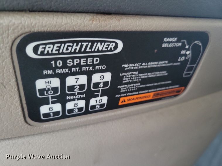 image for item MO9675 2015 Freightliner Cascadia 113  semi truck