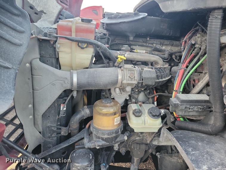 image for item MO9675 2015 Freightliner Cascadia 113  semi truck