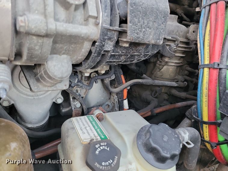 image for item MO9675 2015 Freightliner Cascadia 113  semi truck