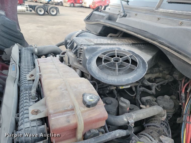 image for item MO9675 2015 Freightliner Cascadia 113  semi truck