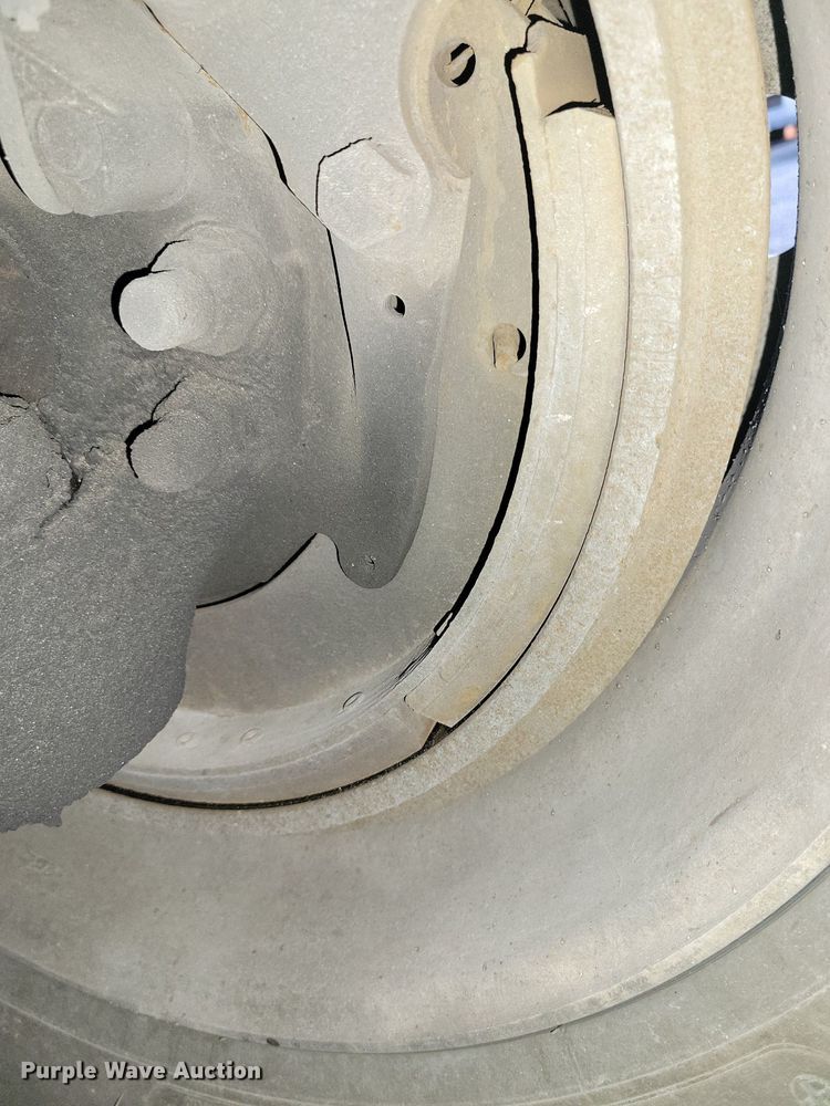 image for item MO9675 2015 Freightliner Cascadia 113  semi truck