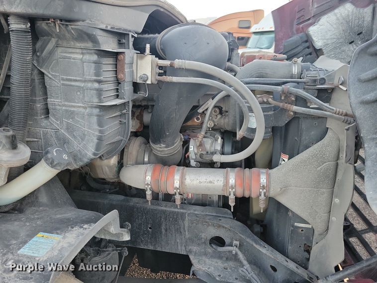 image for item MO9675 2015 Freightliner Cascadia 113  semi truck