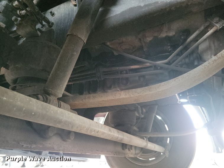 image for item MO9675 2015 Freightliner Cascadia 113  semi truck