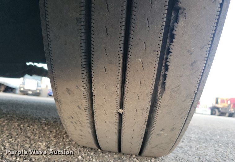 image for item MO9675 2015 Freightliner Cascadia 113  semi truck