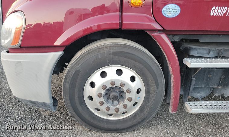 image for item MO9675 2015 Freightliner Cascadia 113  semi truck