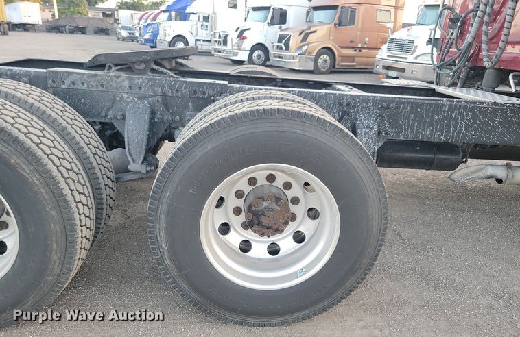 image for item MO9675 2015 Freightliner Cascadia 113  semi truck