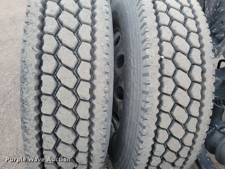 image for item MO9675 2015 Freightliner Cascadia 113  semi truck