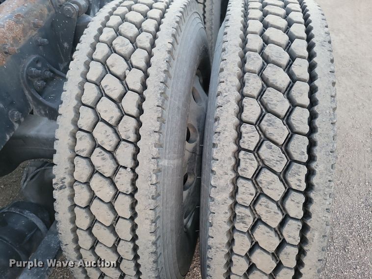 image for item MO9675 2015 Freightliner Cascadia 113  semi truck