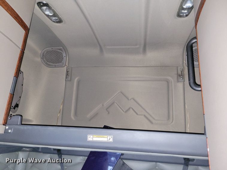 image for item MO9676 2015 Freightliner Cascadia 113  semi truck