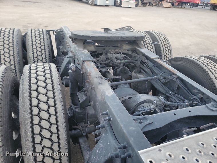 image for item MO9676 2015 Freightliner Cascadia 113  semi truck