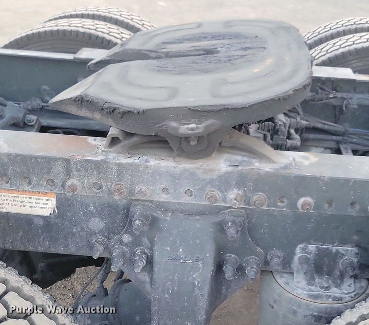 image for item MO9676 2015 Freightliner Cascadia 113  semi truck