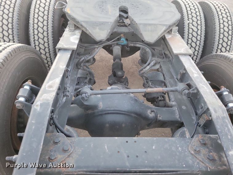 image for item MO9676 2015 Freightliner Cascadia 113  semi truck