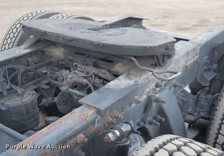 image for item MO9676 2015 Freightliner Cascadia 113  semi truck