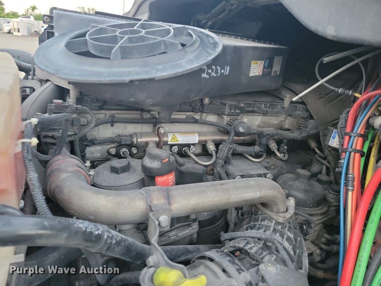 image for item MO9676 2015 Freightliner Cascadia 113  semi truck