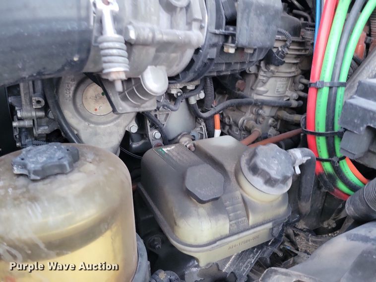 image for item MO9676 2015 Freightliner Cascadia 113  semi truck