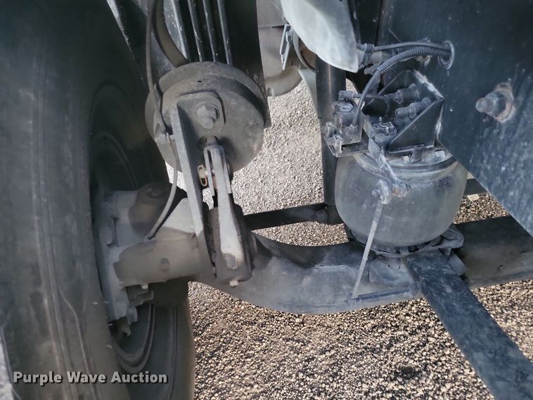 image for item MO9676 2015 Freightliner Cascadia 113  semi truck