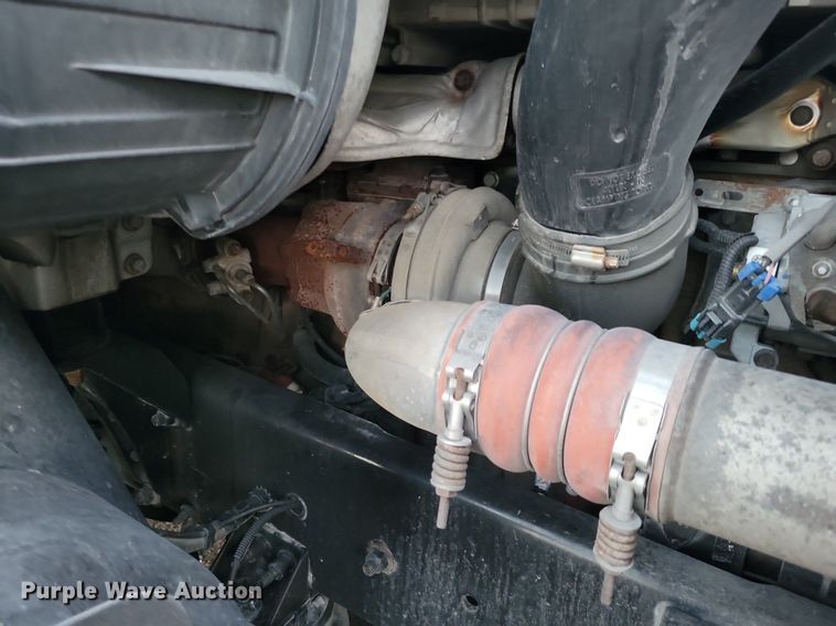 image for item MO9676 2015 Freightliner Cascadia 113  semi truck