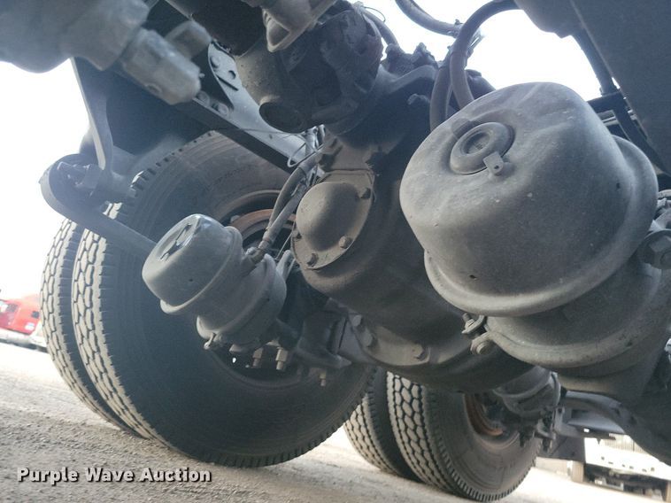 image for item MO9676 2015 Freightliner Cascadia 113  semi truck