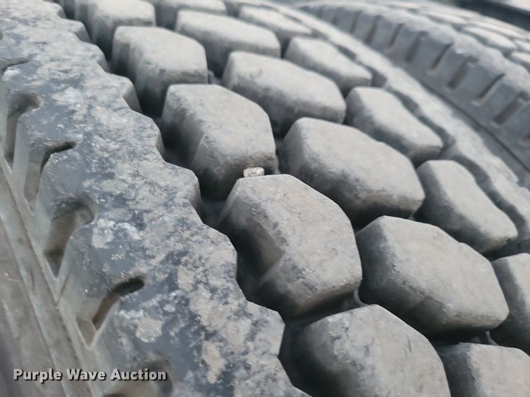 image for item MO9676 2015 Freightliner Cascadia 113  semi truck