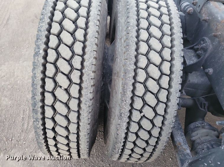 image for item MO9676 2015 Freightliner Cascadia 113  semi truck