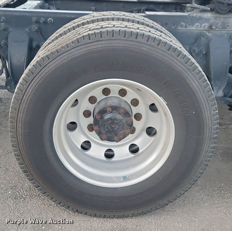 image for item MO9676 2015 Freightliner Cascadia 113  semi truck