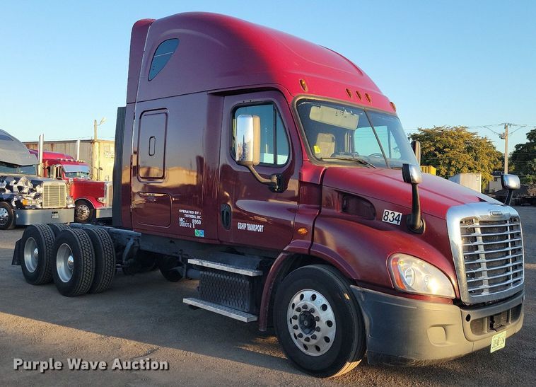 image for item MO9677 2015 Freightliner Cascadia 113  semi truck