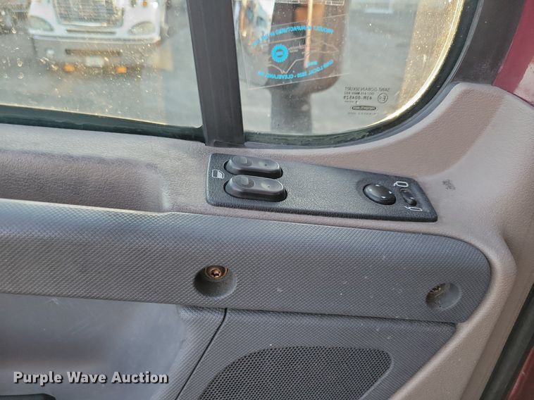 image for item MO9677 2015 Freightliner Cascadia 113  semi truck