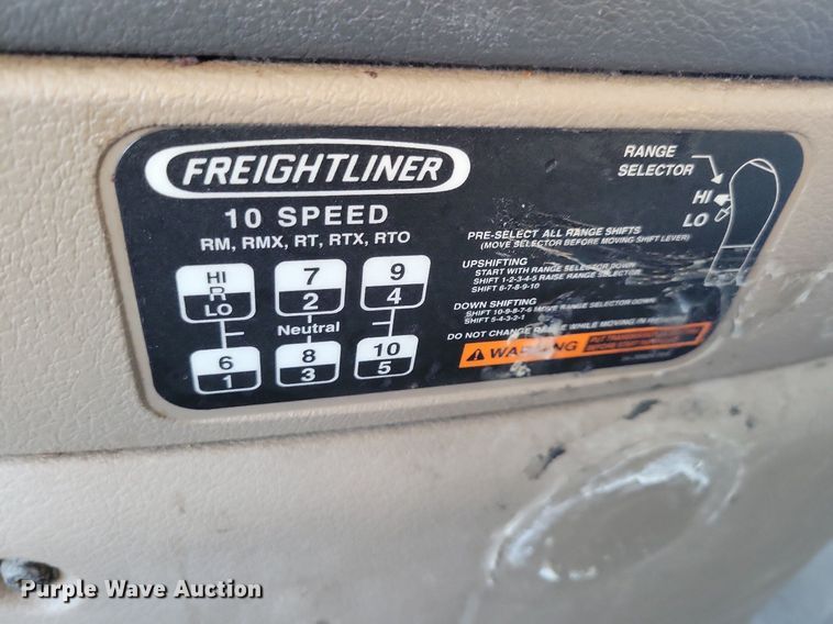image for item MO9677 2015 Freightliner Cascadia 113  semi truck