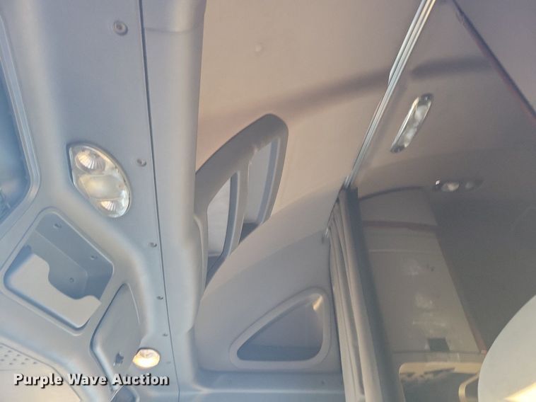 image for item MO9677 2015 Freightliner Cascadia 113  semi truck