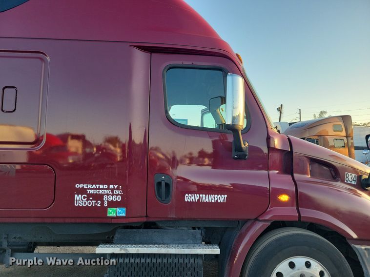 image for item MO9677 2015 Freightliner Cascadia 113  semi truck