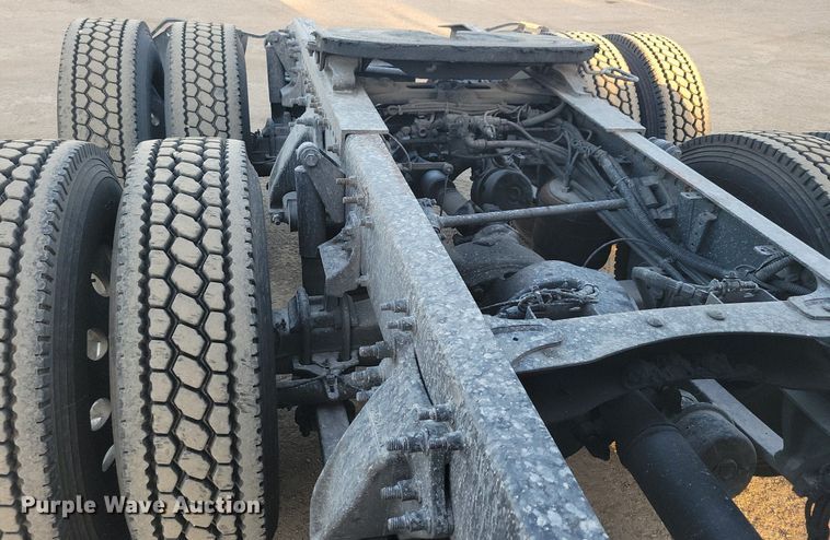 image for item MO9677 2015 Freightliner Cascadia 113  semi truck