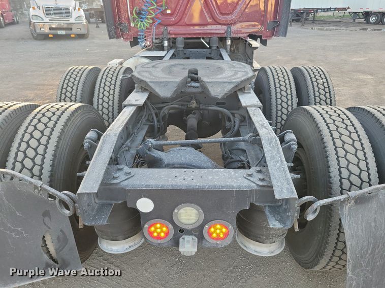 image for item MO9677 2015 Freightliner Cascadia 113  semi truck