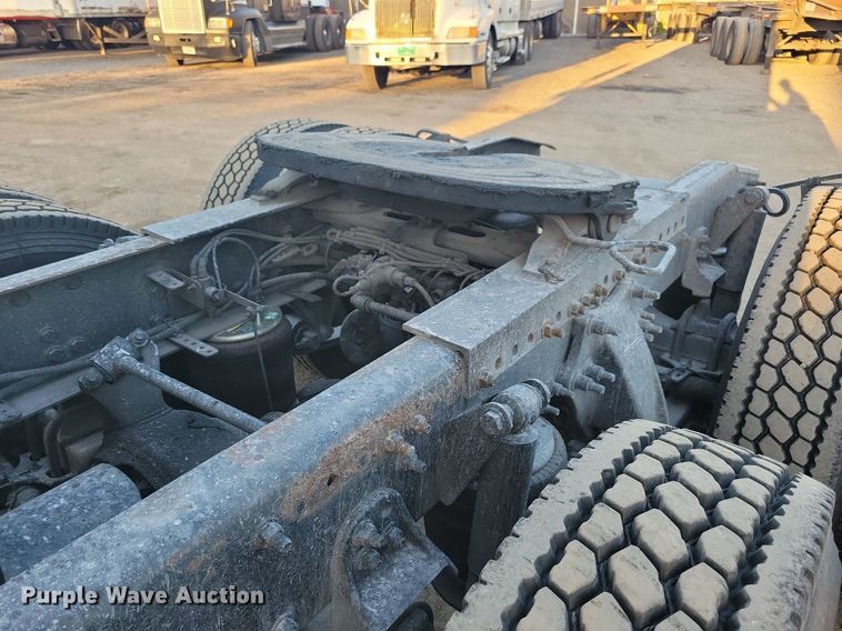 image for item MO9677 2015 Freightliner Cascadia 113  semi truck